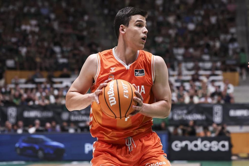 Jaime Pradilla, en un partido con el Valencia Basket.
