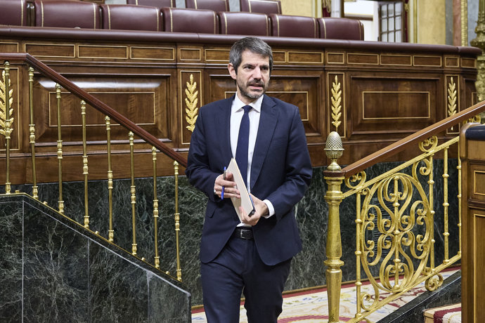 El ministro de Cultura, Ernest Urtasun, durante una sesión plenaria, en el Congreso de los Diputados, a 18 de junio de 2026, en Madrid (España).