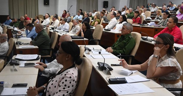 El Partido Comunista cubano asegura que Raúl Castro está "plenamente de acuerdo" con las propuestas de reforma económica