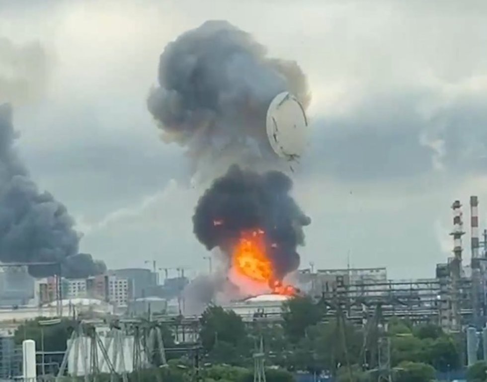 Incendio en una refinería en Moscú tras un "ataque masivo" con drones de Ucrania
