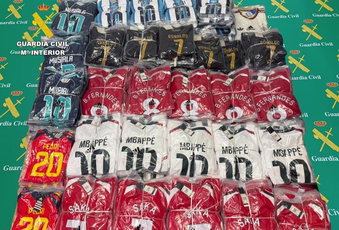 Intervenidas en Astillero 700 camisetas de fútbol falsificadas