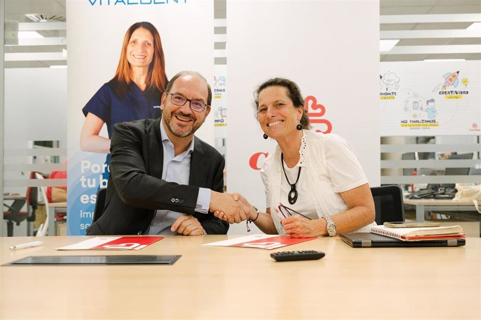 Firma Donte Group y Cáritas