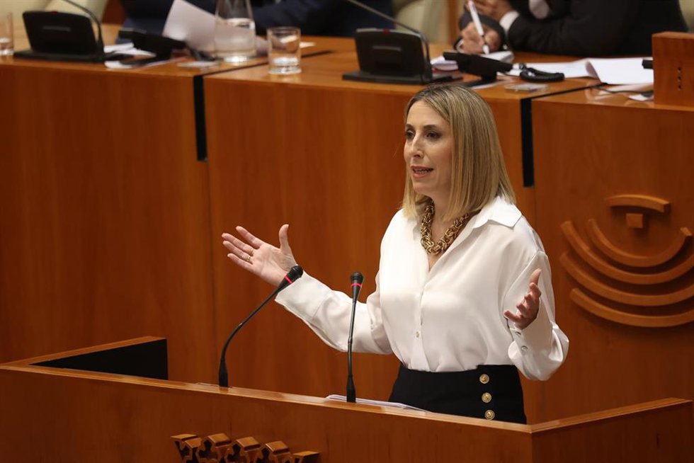 Archivo - Imagen de archivo de la presidenta de la Junta de Extremadura, María Guardiola, en la Asamblea