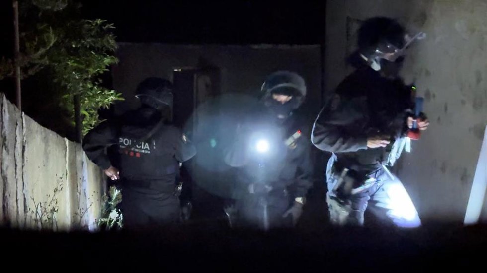 Operativo de los Mossos en Girona para desmantelar una red de tráfico de drogas