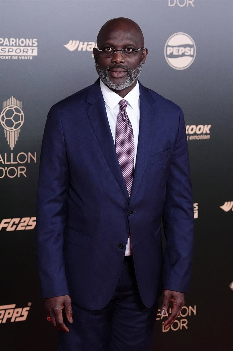 Archivo - El exjugador del AC Milan George Weah en la ceremonia del Balón de Oro de 2024 en París.