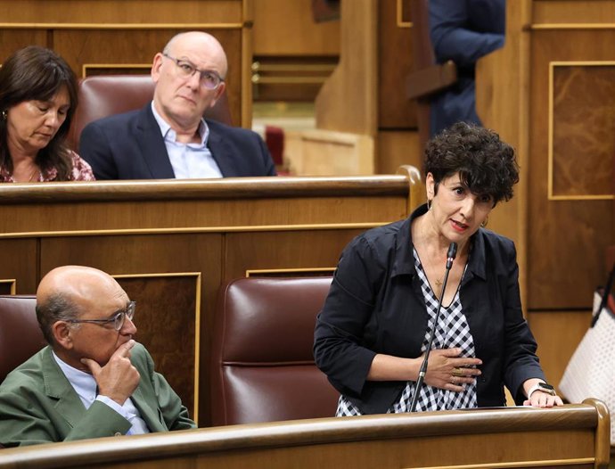 La diputada del PNV, Maribel Vaquero, interviene durante una sesión de control al Gobierno, en el Congreso de los Diputados, a 17 de junio de 2026, en Madrid (España). 