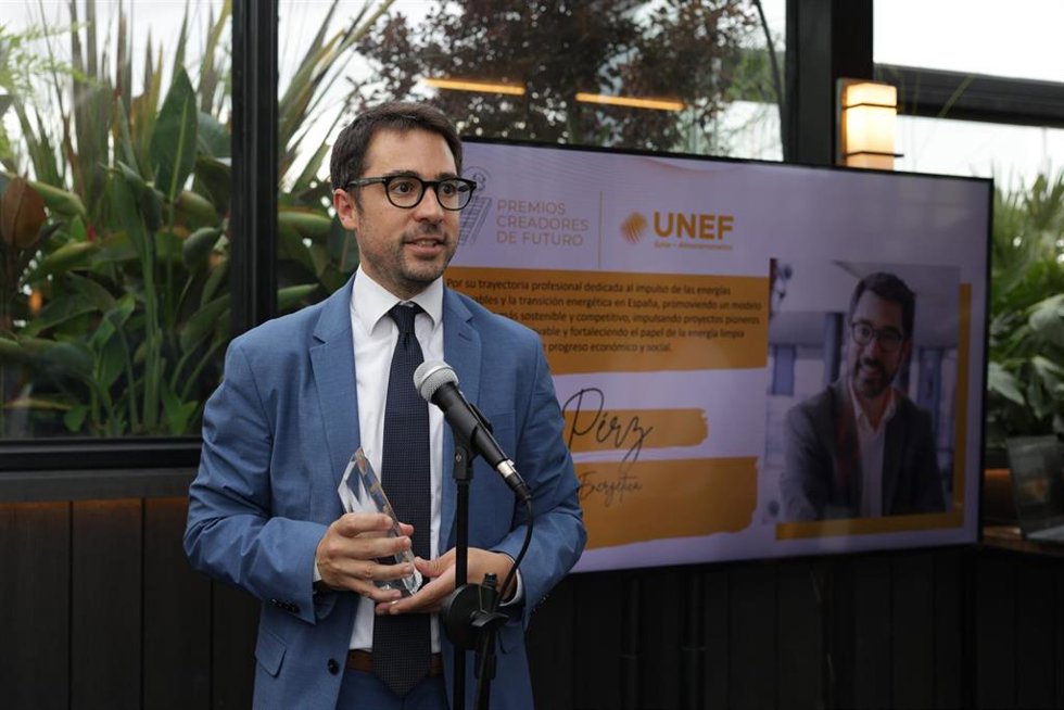El director general de L'Energètica, Daniel Pérez, al recoger el premio