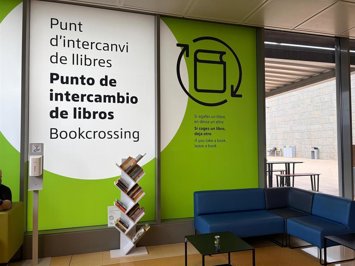 Punto de intercambio de libros en el Aeropuerto de Girona-Costa Brava