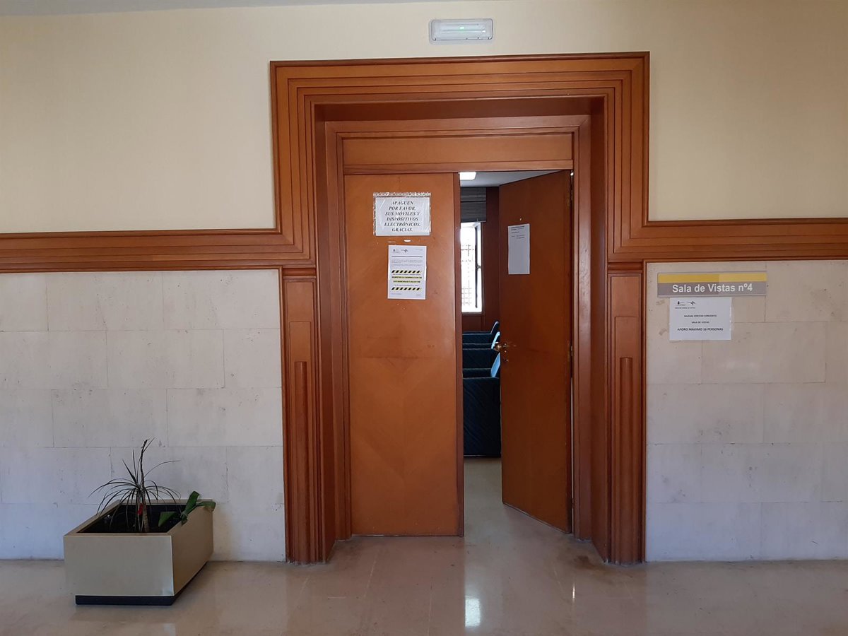 Trece años y medio de cárcel por agresión sexual a la hija de once años de su pareja