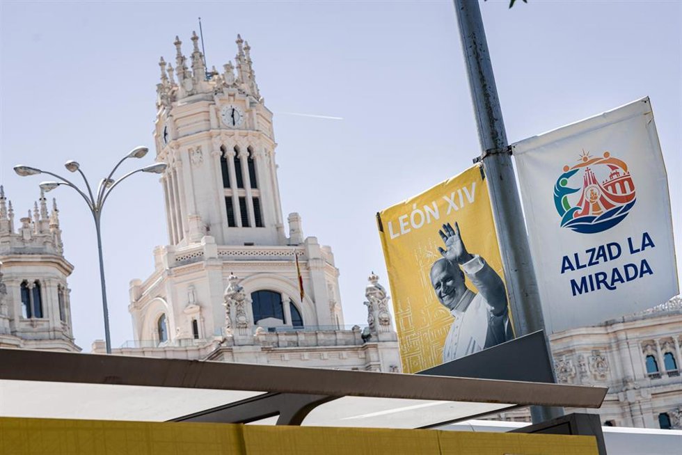 Continúan los preparativos para la visita del Papa, en la plaza de Cibeles, a 28 de mayo de 2026, en Madrid (España).