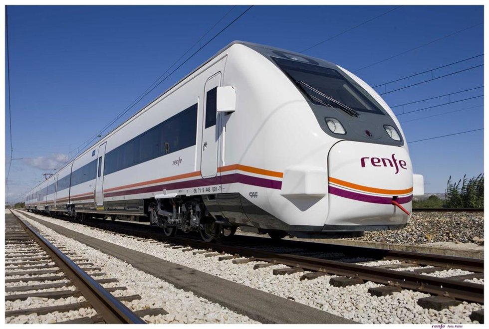 Archivo - Imagen de archivo de un tren de Renfe.