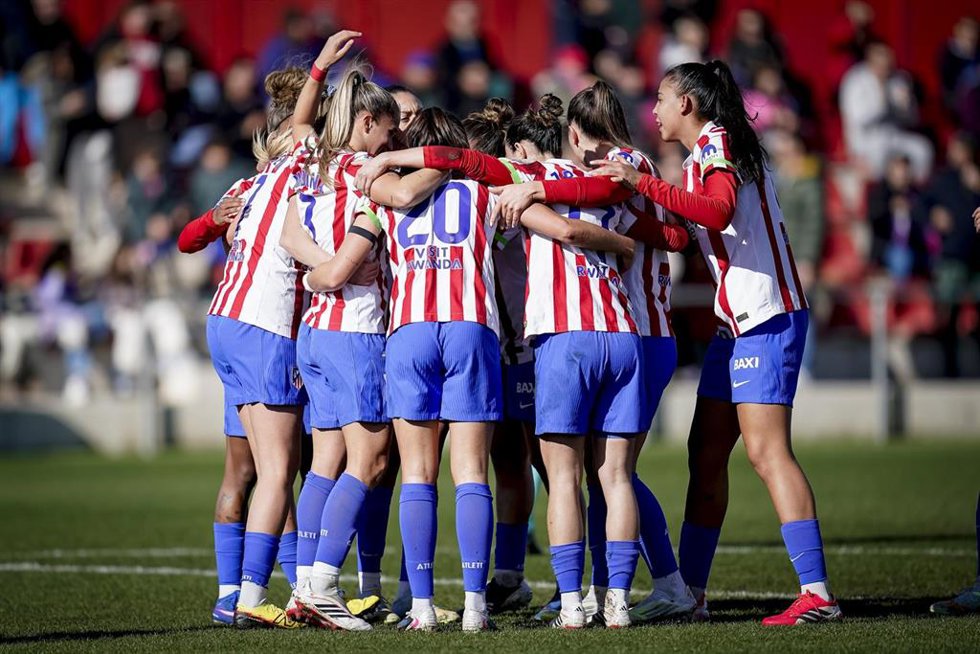 Archivo - Players of Atletico de Madrid celebrates a goal scored by Synne Jensen during the Spanish Women League, Liga F, football match played between Atletico de Madrid Femenino and Granada CF Femenino at Centro Deportivo Wanda Alcala de Henares on Janu