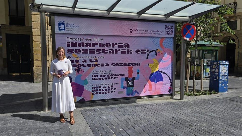 La concejala de Igualdad, Ane Oyarbide, presenta la campaña contra agresiones sexistas en fiestas