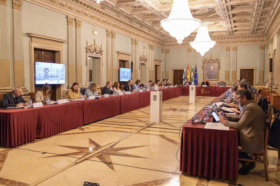 Archivo - Pleno del Ayuntamiento de Huelva (imagen de archivo). 