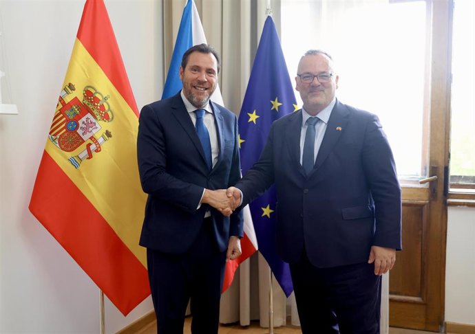 El ministro de Transportes y Movilidad Sostenible, Óscar Puente, y el titular de Transportes de la República Checa, Ivan Bednárik, a 18 de junio de 2026.
