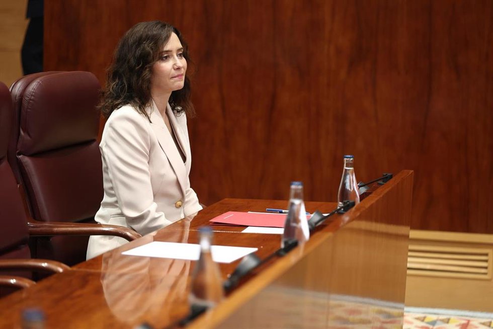 La presidenta de la Comunidad de Madrid, Isabel Díaz Ayuso, durante una sesión plenaria, en la Asamblea de Madrid, a 18 de junio de 2026, en Madrid (España). La Asamblea de Madrid cierra curso político con un Pleno en el que se aprueban dos leyes y con la