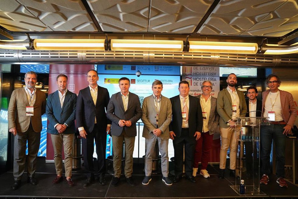 Turismo y Hostelería lanzan un plan para acelerar la digitalización del sector Horeca
