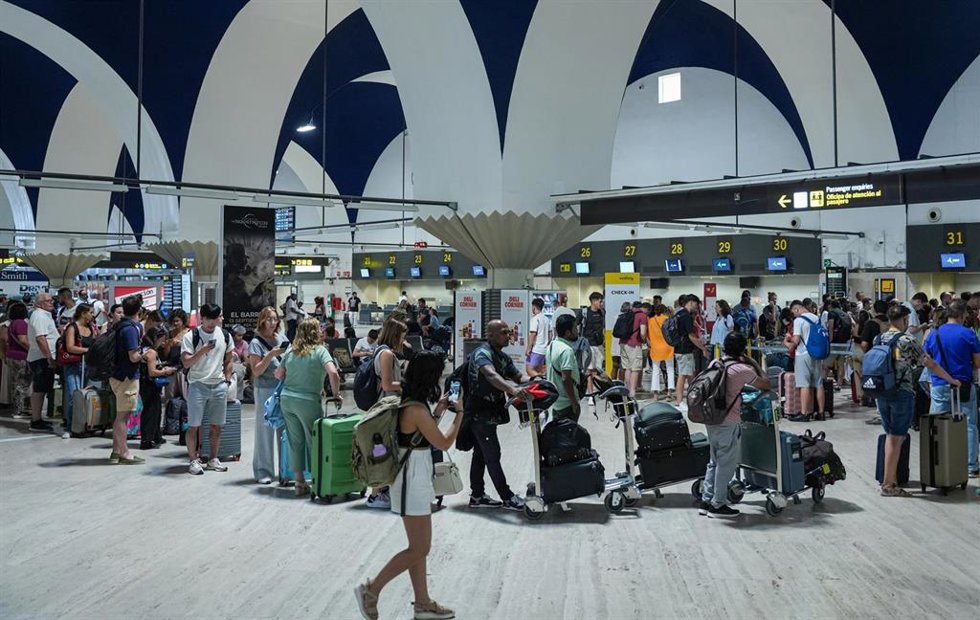 Archivo - Pasajeros en el Aeropuerto de San Pablo.
