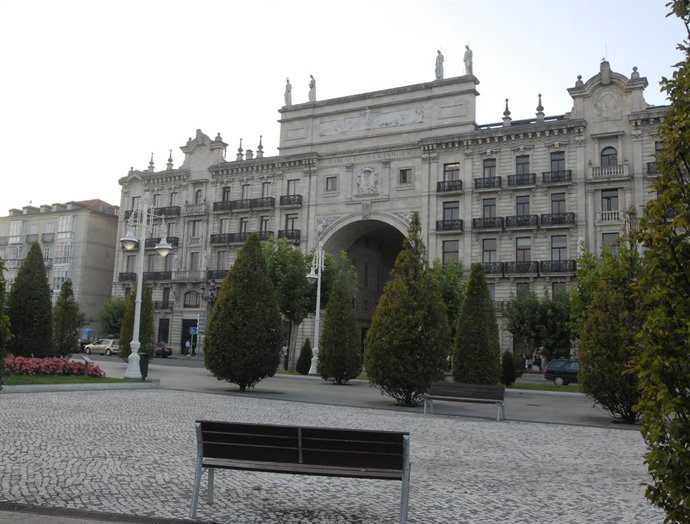 Archivo - Arquivo - Fachada da sede principal do Banco Santander, localizada na cidade de Santander (Cantábria). 