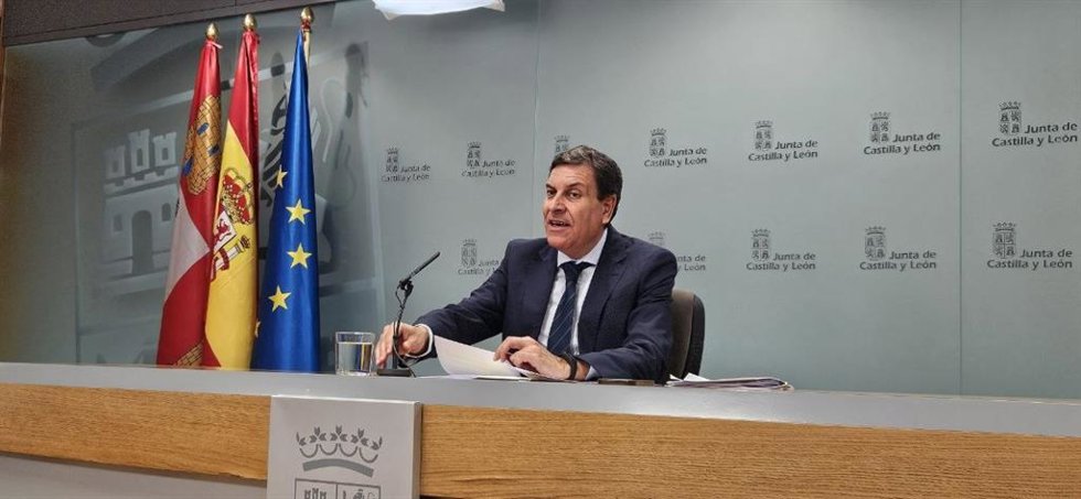 El consejero en funciones de Economía y Hacienda y portavoz de la Junta, Carlos Fernández Carriedo, en la rueda de prensa posterior al Consejo de Gobierno