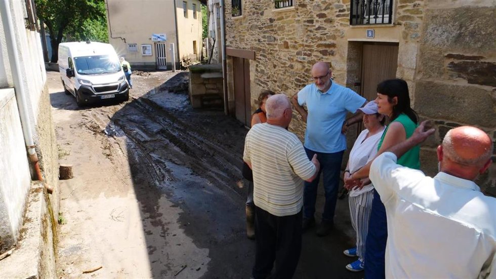 La portavoz nacional, Ana Pontón, visita Pradocabalos, en Viana do Bolo, tras la riadas del 17 de junio