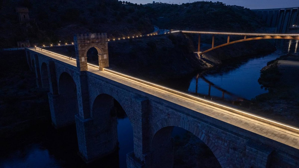 El nuevo viaducto de Alcántara cuenta ya con una pasarela peatonal que ofrece vistas únicas del Puente Romano