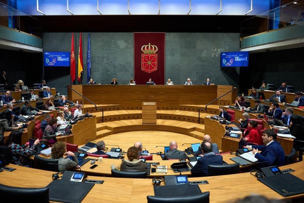 Archivo - Imagen de archivo del pleno del Parlamento de Navarra