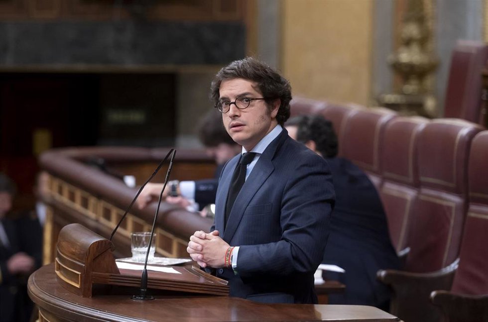 Archivo - El diputado de VOX José María Figaredo durante una sesión plenaria en el Congreso de los Diputados.