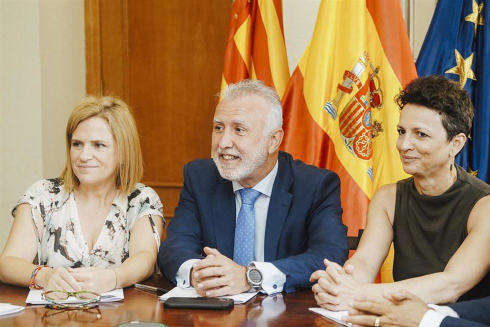 El ministro de Política Territorial y Memoria Democrática, Ángel Víctor Torres (c), este jueves en Alicante