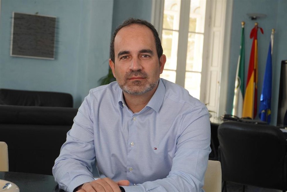 Archivo - El portavoz del PSOE en el Ayuntamiento de Carboneras (Almería), José Luis Amérigo, en una imagen de archivo. 