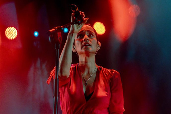 Archivo - La cantante Julieta Venegas durante su concierto en el Centro Cultural Conde Duque, a 26 de julio de 2025, en Madrid (España).