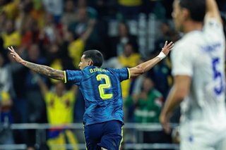 17 June 2026, Mexico, Mexico City: Colombia's Daniel Munoz celebrates after scoring his side's first goal of the game during the 2026 FIFA World Cup Group K soccer match between Uzbekistan and Colombia  at the Azteca Stadium (Mexico City Stadium). 