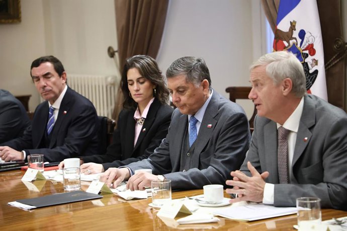 Santiago 18 de junio 2026. El Presidente de la Republica, Jose Antonio Kast, se reune con autoridades de la Corte Suprema, Senado, Camara de Diputados, Fiscal a Nacional y la Contralor a, junto a los ministros de Interior, Defensa, Canciller a,
