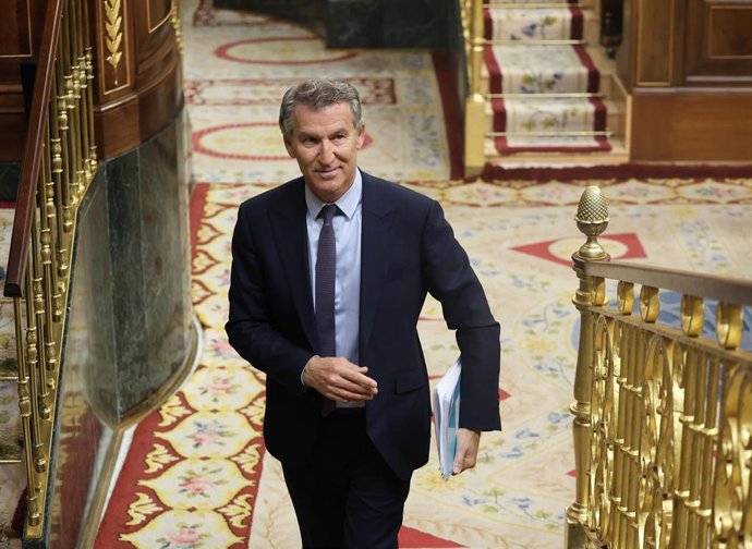 El presidente del PP, Alberto Núñez Feijóo, durante una sesión de control al Gobierno, en el Congreso de los Diputados, a 10 de junio de 2026, en Madrid (España). 