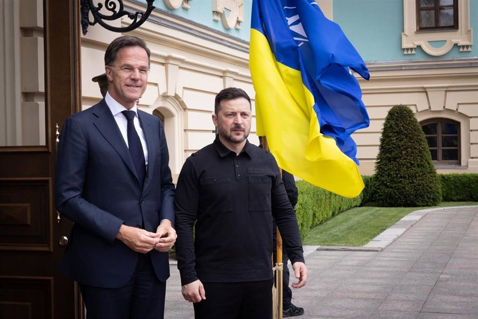 El secretario general de la OTAN, Mark Rutte, con el presidente ucraniano, Volodimir Zelenski, en Kiev