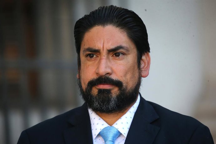 Santiago 16 de enero 2025.  Los diputados , Camila Musante, Daniel Melo, Jaime Araya, Cristian y Ruben Oyarzo entregan carta en La Moneda, donde solicitan que se revierta el recorte presupuestario al Ministerio Público, ya que -a su juicio- “significaría