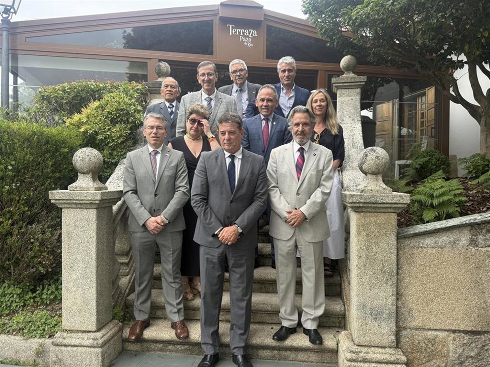 El secretario xeral del PSdeG, José Ramón Gómez Besteiro, participa en Oleiros (A Coruña) un encuentro organizado por el cuerpo insultar de distintos paíes latinoamericanos