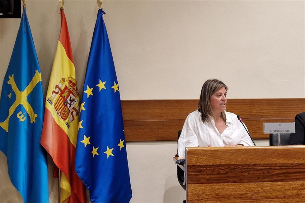 La vicepresidenta del Principado, Gimena Llamedo, durante su comparecencia esta tarde en la Junta General.