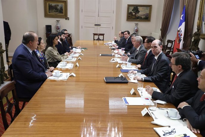 Santiago 18 de junio 2026. El Presidente de la Republica, Jose Antonio Kast, se reune con autoridades de la Corte Suprema, Senado, Camara de Diputados, Fiscal a Nacional y la Contralor a, junto a los ministros de Interior, Defensa, Canciller a,