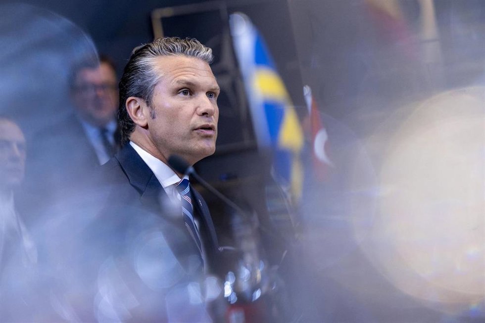 El secretario de Defensa de Estados Unidos, Pete Hegseth, durante la ruenión de ministros de la OTAN que ha tenido lugar este jueves en Bruselas