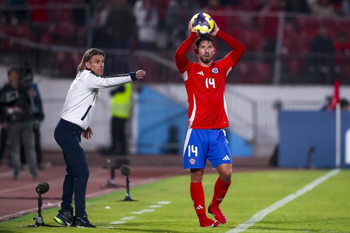 Futbol, Chile vs Ecuador. Primera rueda, clasificatorias al Mundial 2026. El jugador de la seleccion chilena Felipe Loyola es fotografiado durante el partido clasificatorio al Mundial 2026 contra Ecuador disputado en el estadio Nacional de Santiago,