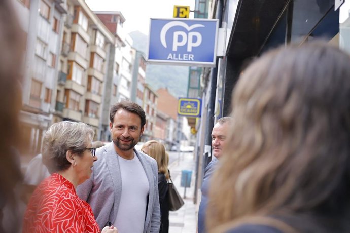 El presidente del PP de Asturias, Álvaro Queipo, durante la inauguración de la sede del partido en Aller.