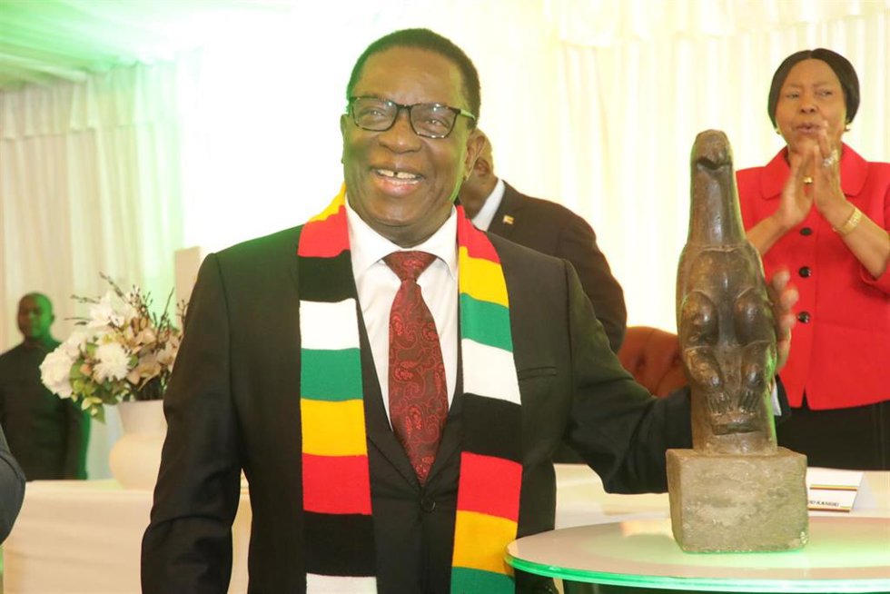 Archivo - El presidente de Zimbabue, Emmerson Mnangagwa