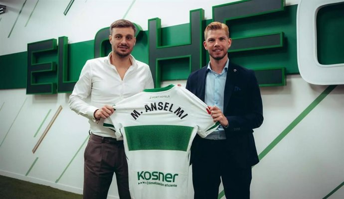 El técnico rosarino Martín Anselmi ha sido presentado este jueves en el Martínez Valero como nuevo entrenador del Elche CF en sustitución de Eder Sarabia.