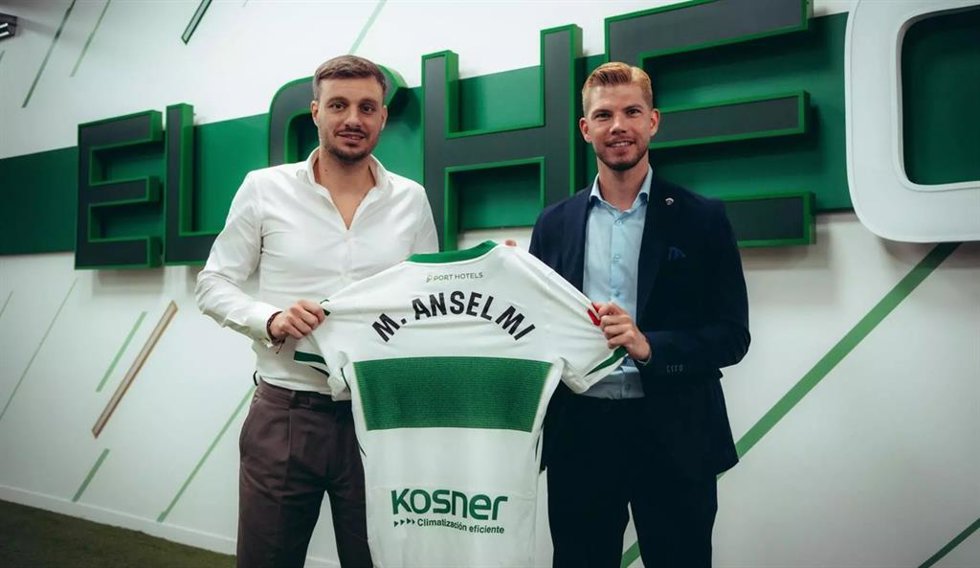 El técnico rosarino Martín Anselmi ha sido presentado este jueves en el Martínez Valero como nuevo entrenador del Elche CF en sustitución de Eder Sarabia.