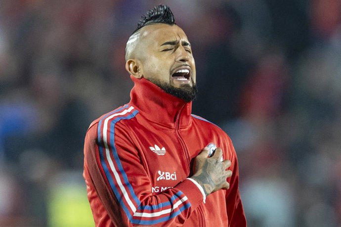 Futbol, Chile vs Argentina. Eliminatorias al mundial de la Fifa 2026. El jugador de la seleccion chilena Arturo Vidal es fotografiado durante un partido clasificatorio al mundial de 2026 contra Argentina disputado en el estadio Nacional de Santiago,