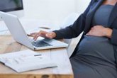 Foto: Más horas inclinada hacia adelante en el trabajo, más riesgo estimado de aborto espontáneo