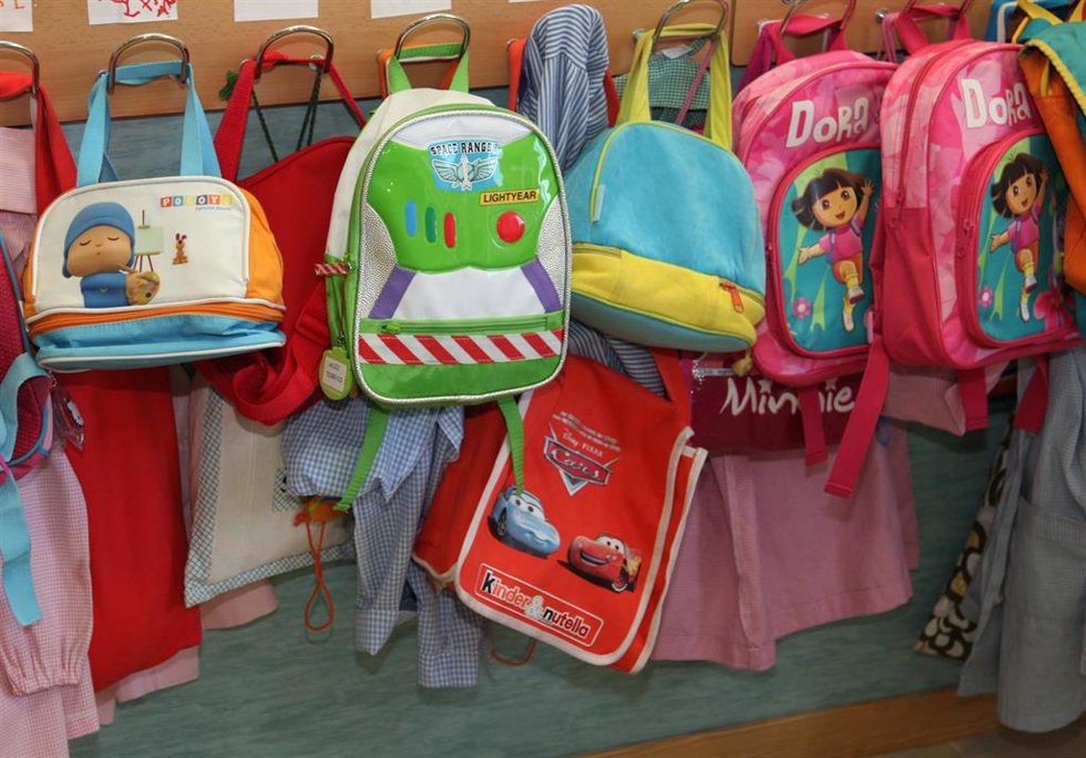 Archivo - Mochilas de alumnos de una escuela