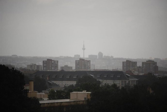 Archivo - Panorámica de Madrid bajo la lluvia, a 25 de mayo de 2023, en Madrid (España).