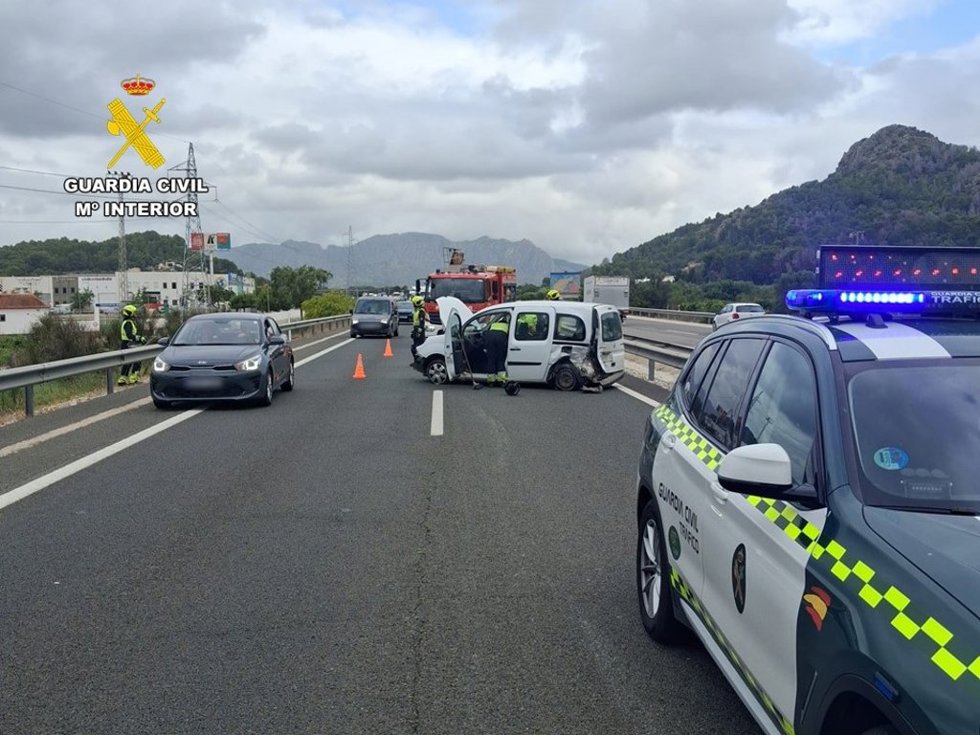 Accidente en la AP-7 a su paso por Pedreguer
